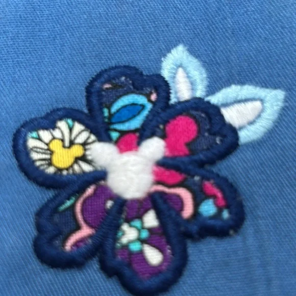 Vera Bradley + Disney Sensational Six ID zipper pouch w/Mickey shaped key ring. - Picture 6 of 11